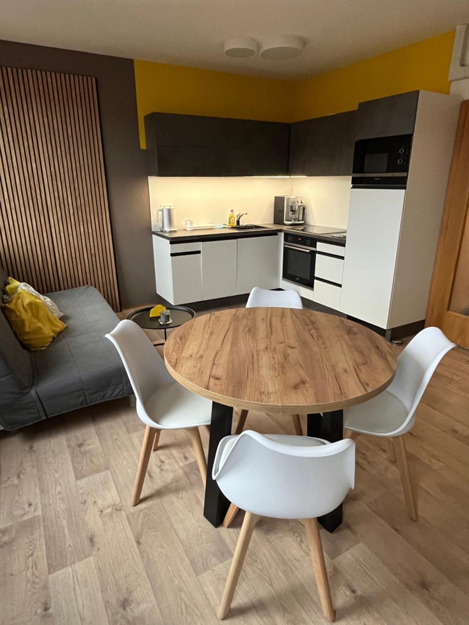 Yellow Apartment Deluxe Μπρνο Εξωτερικό φωτογραφία